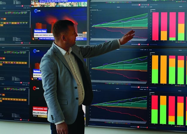 exercise-presenter-pointing-scoreboard